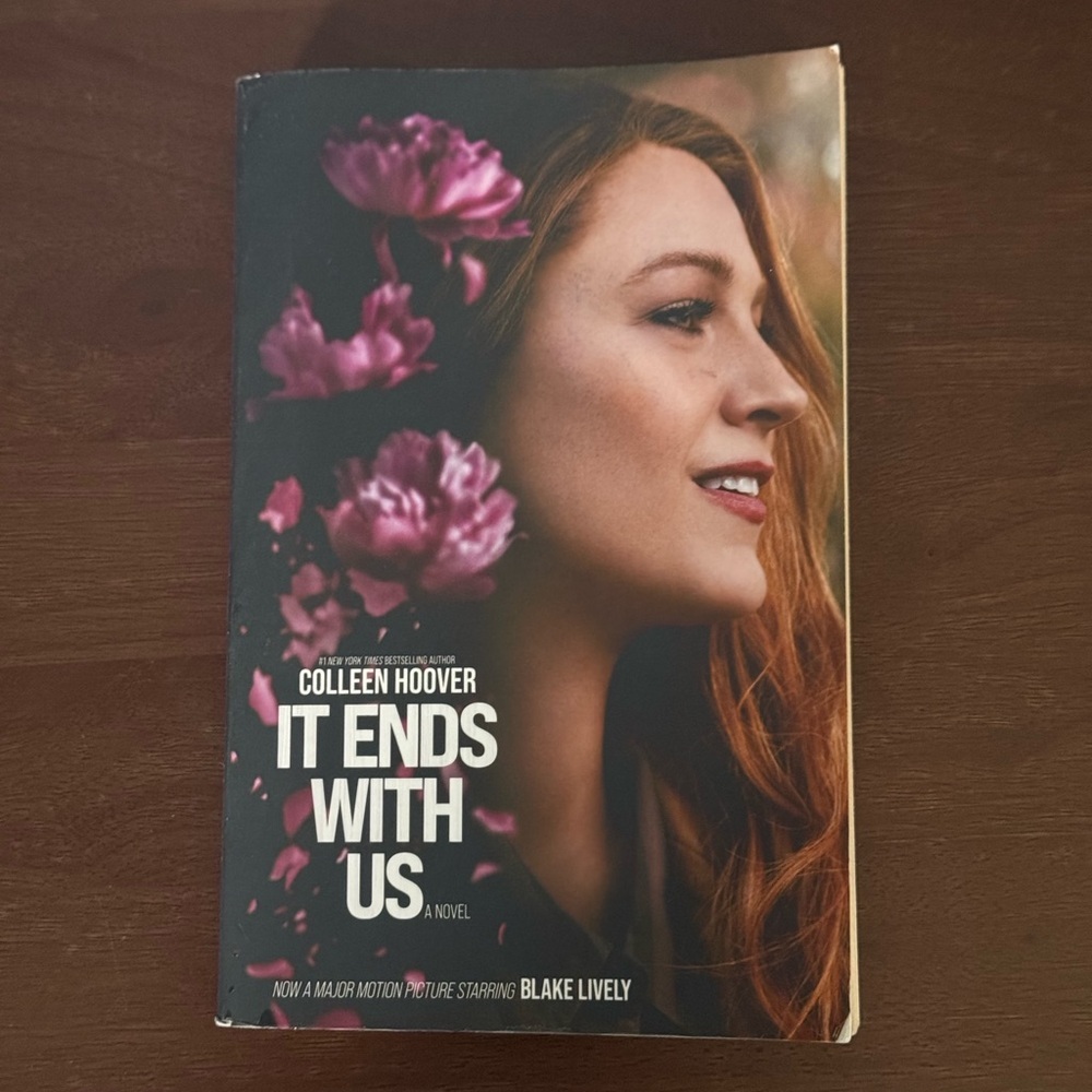 It Ends With Us by Colleen Hoover / Blake Lively/ paperback book